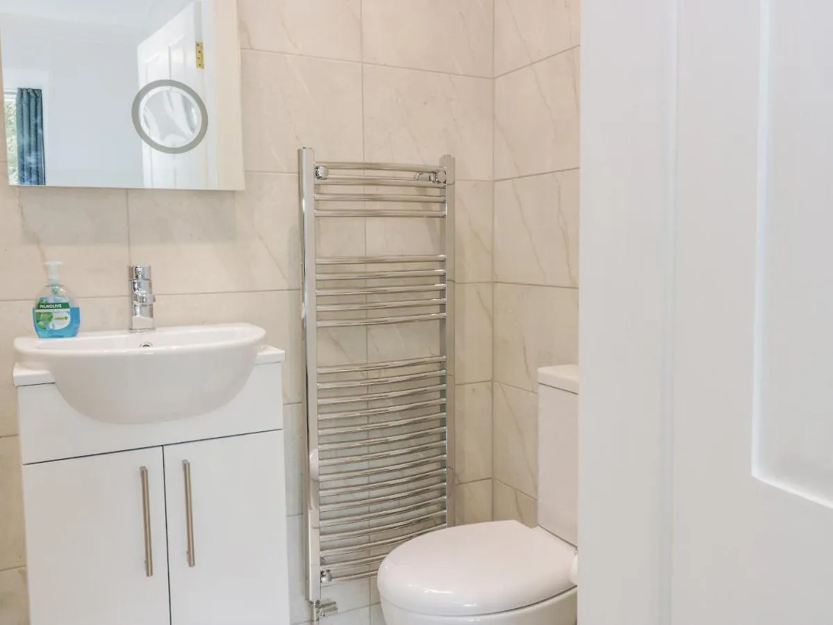 6 Coltbridge Gardens Villa Edinburgh 0*,